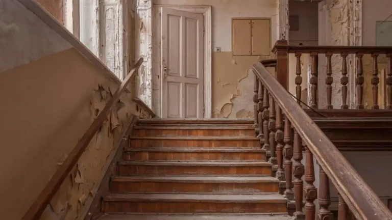 How To Update A 1980s Staircase