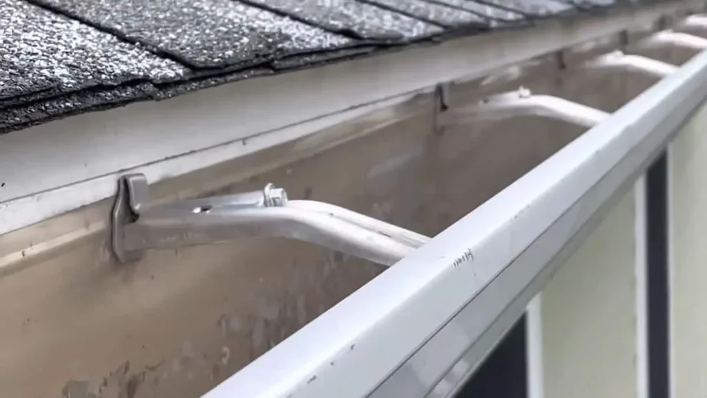 Maintaining gutter